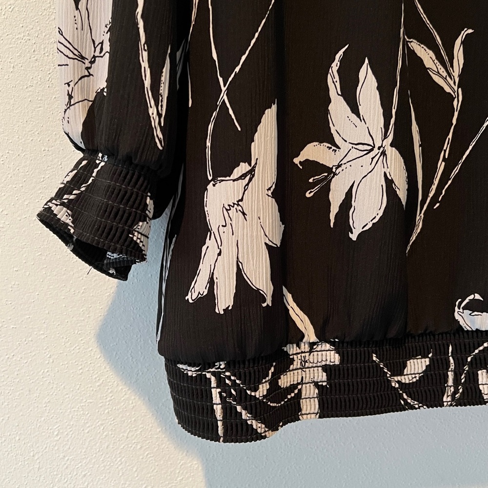 Vintage GW A Division of Graff Black and White Floral Button Front Popover - Picture 5 of 7